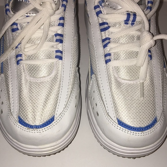 Curves Rocker Leather Sneakers for Women - Picture 4 of 9